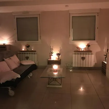 Nid Douillet Avec Appartamento