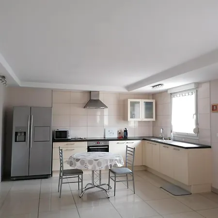 Nid Douillet Avec 公寓 *